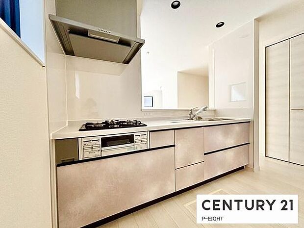 料理をしながらリビングを見渡せるつくりで、料理中も家族との会話がはずみます。