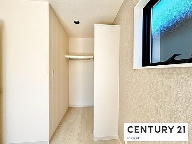 ウォークインクローゼットでたくさん収納できます!