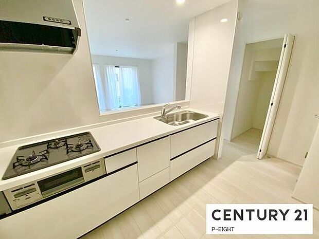 白を基調としたカウンターキッチン！