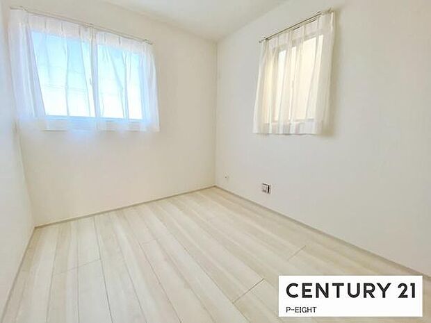 白を基調とした明るい部屋です!