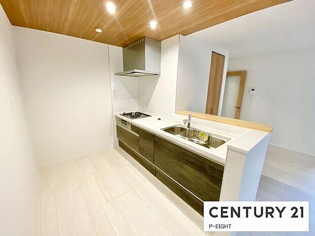 料理をしながらリビングを見渡せるつくりで、料理中も家族との会話がはずみます。