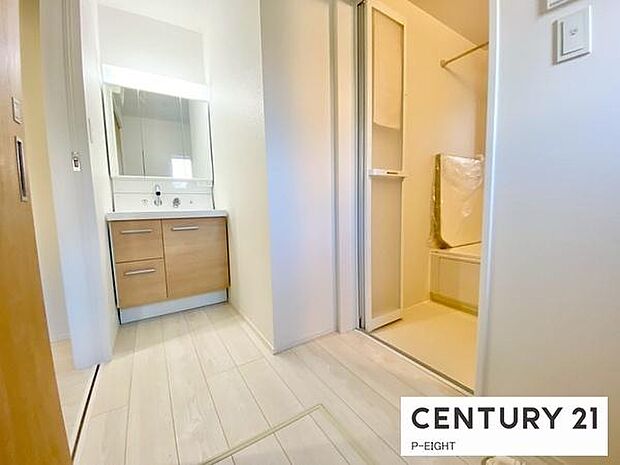 白を基調とした明るい洗面所です!