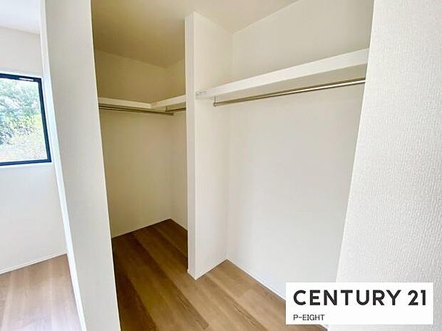 ウォークインクローゼットでたくさん収納できます!