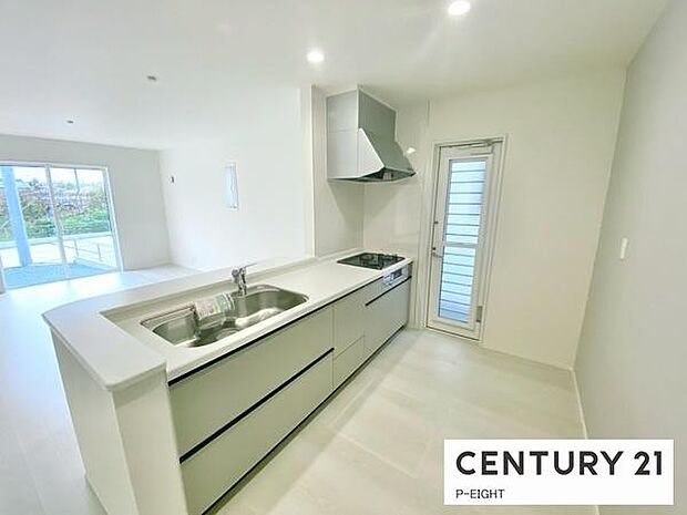 料理をしながらリビングを見渡せるつくりで、料理中も家族との会話がはずみます。