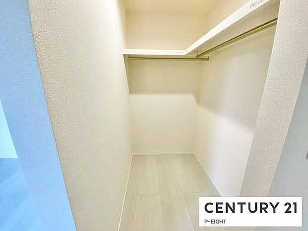 ウォークインクローゼットでたくさん収納できます!