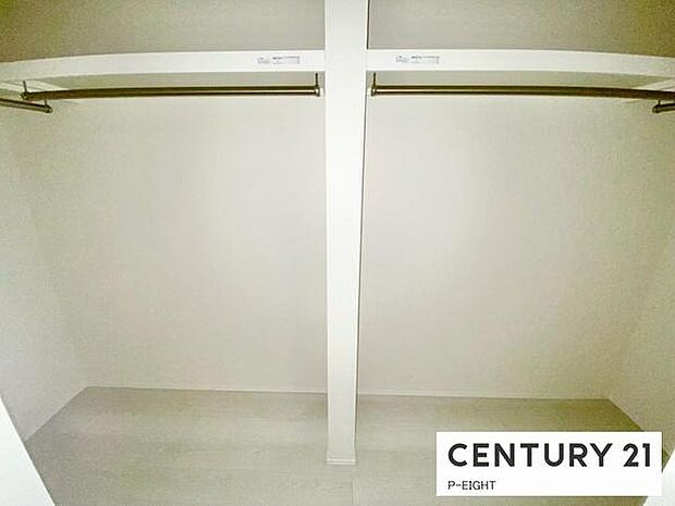 ウォークインクローゼットでたくさん収納できます!