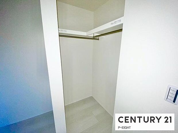 ウォークインクローゼットで楽々収納!