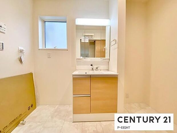 明るい洗面台で身支度ができます！