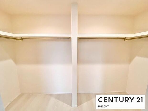 ウォークインクローゼットで楽々収納！