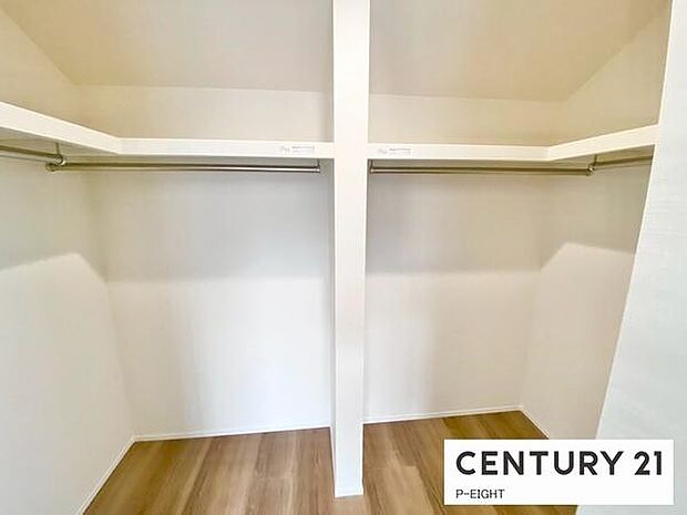 ウォークインクローゼットで楽々収納！