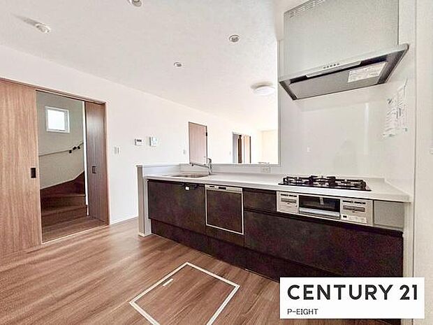 料理をしながらリビングを見渡せるつくりで、料理中も家族との会話がはずみます。