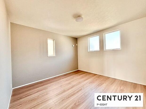 壁の色もアクセントとなりおしゃれな内装です!