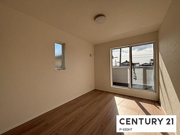 バルコニーに面しており明るい洋室です!