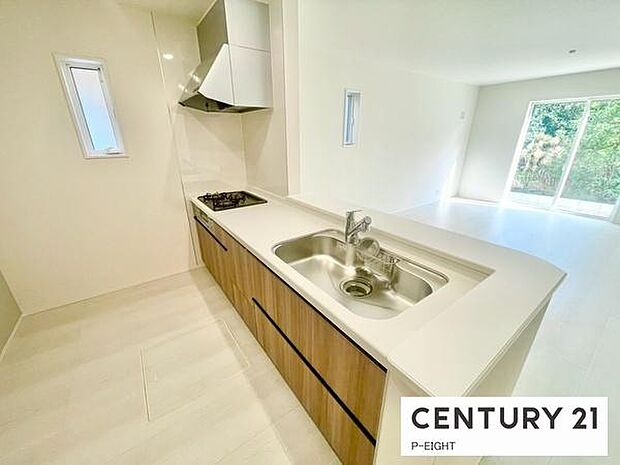 料理をしながらリビングを見渡せるつくりで、料理中も家族との会話がはずみます。