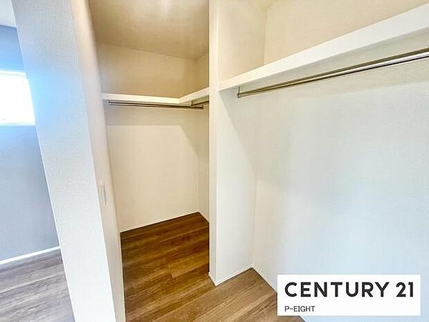 ウォークインクローゼットでたくさん収納できます!