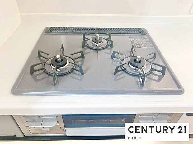 三口ガスコンロで料理もはかどりますね！グリルもあります！