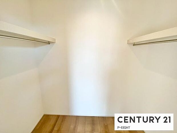 ウォークインクローゼットでたくさん収納できます！