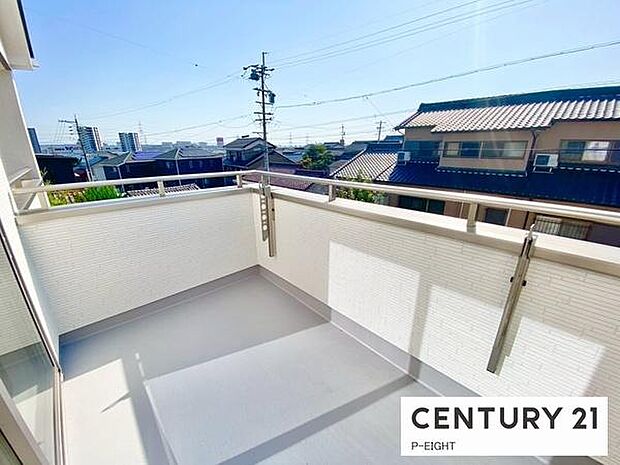 洗濯物は日当たりの良いバルコニーへ！