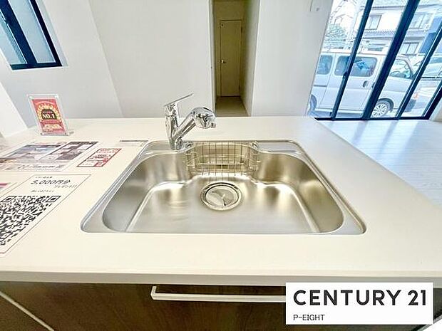 浄水器内蔵型のため、キッチン回りもスリムな印象です！