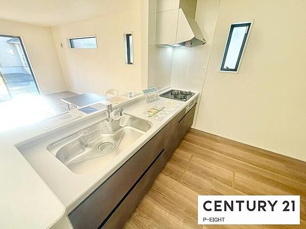 料理をしながらリビングを見渡せるつくりで、料理中も家族との会話がはずみます。