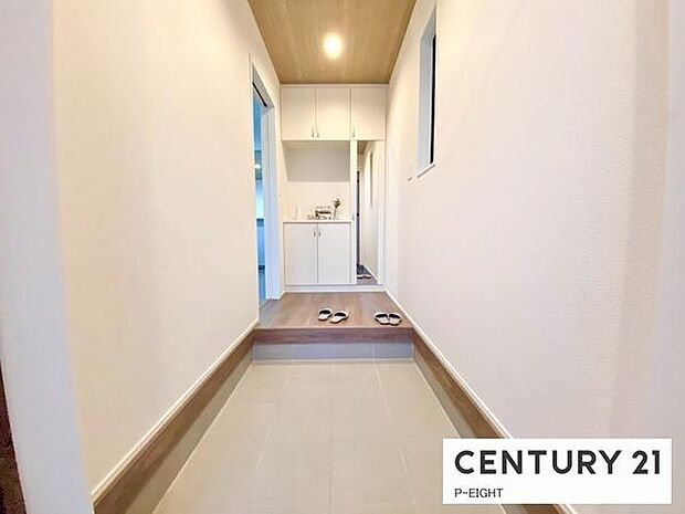 白を基調とした明るい玄関です！