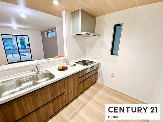 料理をしながらリビングを見渡せるつくりで、料理中も家族との会話がはずみます。