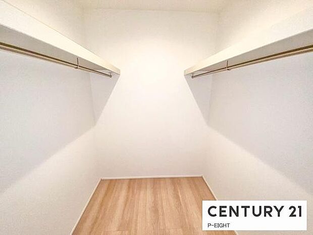 ウォークインクローゼットで楽々収納！