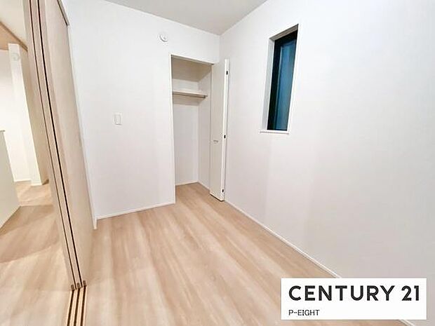 リビング横にある広々とした洋室です！