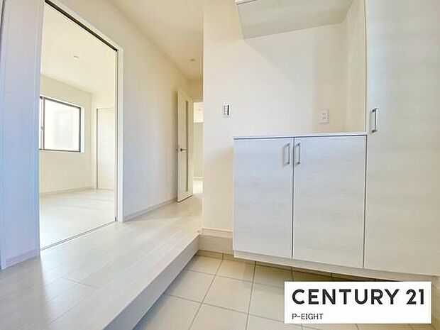 広々とした玄関で来客を受け入れます!