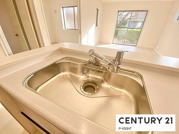 浄水器内蔵型のため、キッチン回りもスリムな印象です!