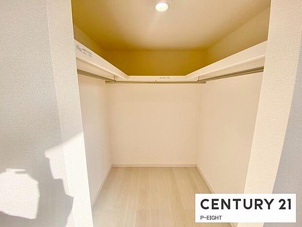 ウォークインクローゼットでたくさん収納できます!