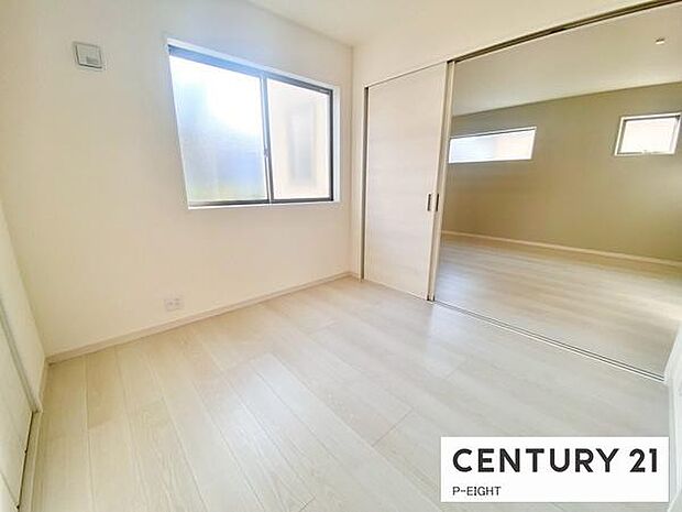 リビング横に便利な洋室!