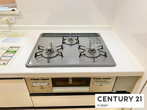 三口ガスコンロで料理もはかどりますね！グリルもあります！