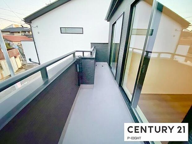 洗濯物は日当たりの良いバルコニーへ！