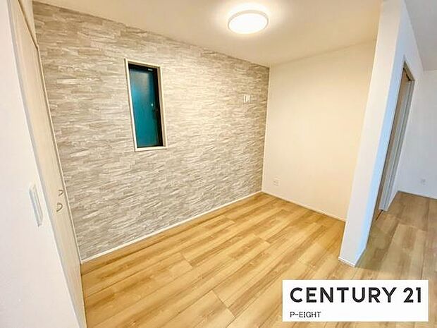 リビング横の明るい洋室です！