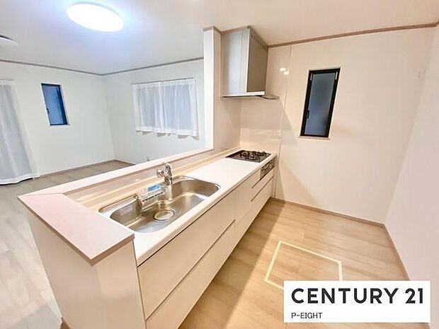 料理をしながらリビングを見渡せるつくりで、料理中も家族との会話がはずみます。