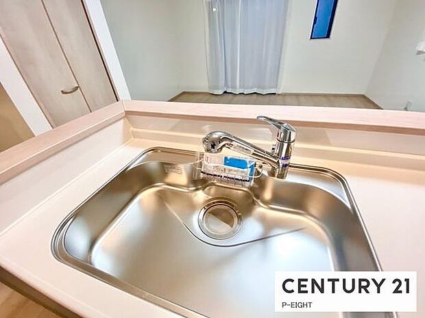 浄水器内蔵型のため、キッチン回りもスリムな印象です！