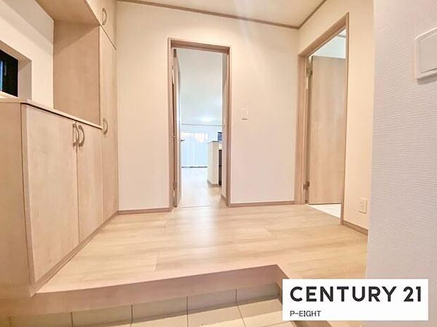 広々とした玄関で来客を受け入れます!