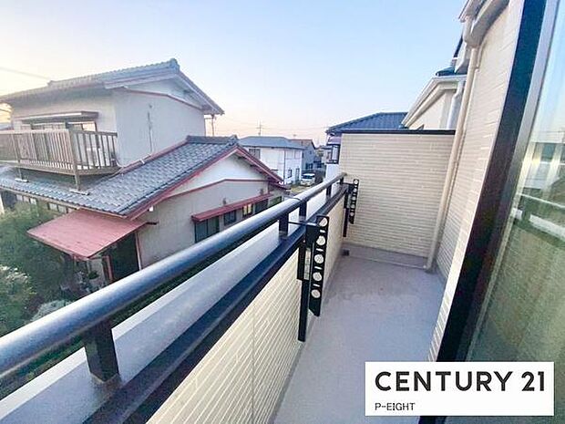 洗濯物は日当たりの良いバルコニーへ!