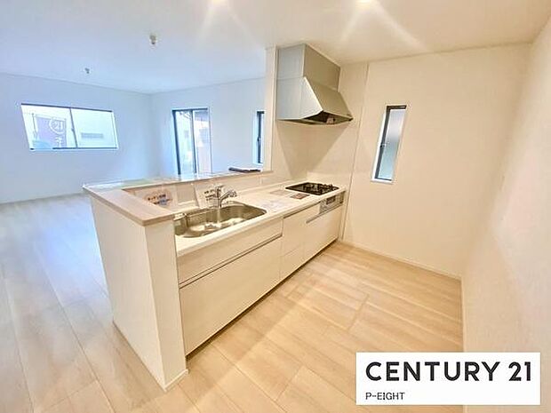 料理をしながらリビングを見渡せるつくりで、料理中も家族との会話がはずみます。