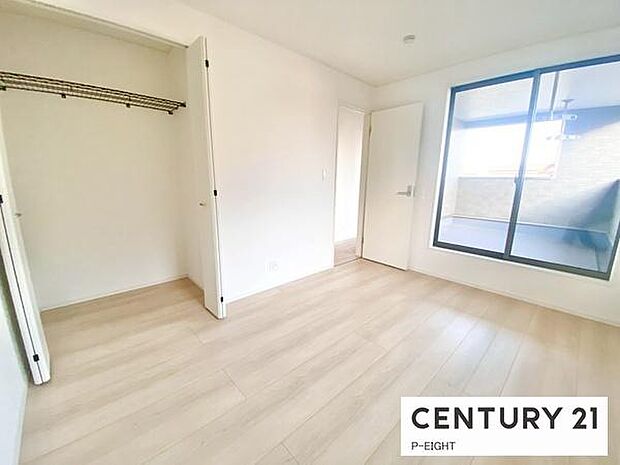 バルコニーに面している明るい部屋です!