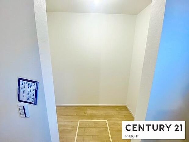 ウォークインクローゼットでたくさん収納できます！