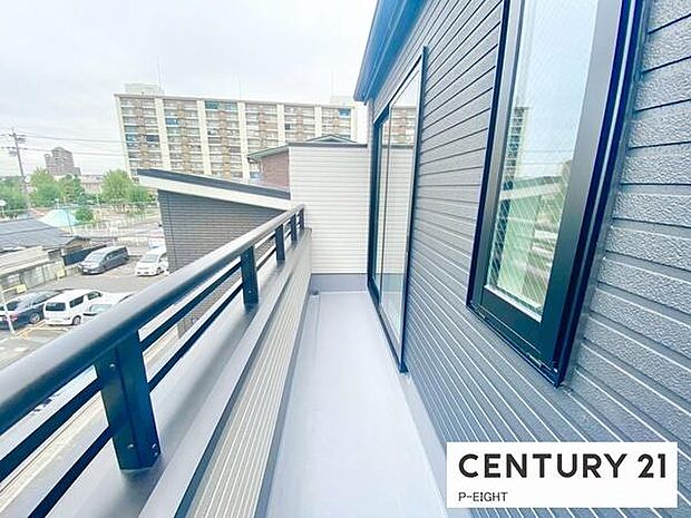 洗濯物は日当たりの良いバルコニーへ！