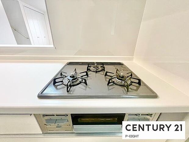 三口ガスコンロで料理もはかどりますね!グリルもあります!