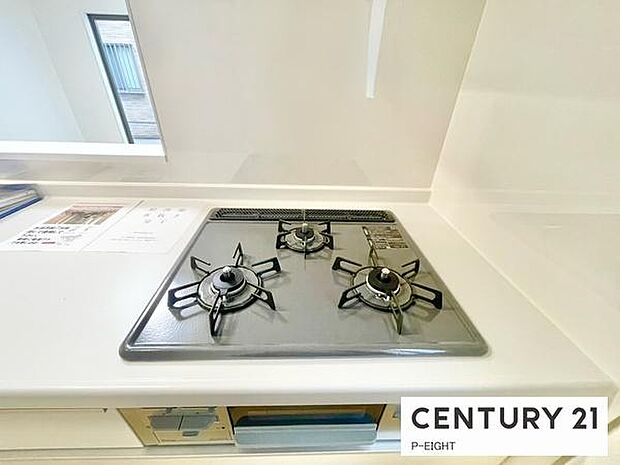 三口ガスコンロで料理もはかどりますね！グリルもあります！