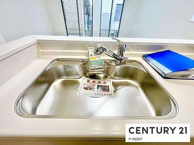 浄水器内蔵型のため、キッチン回りもスリムな印象です！