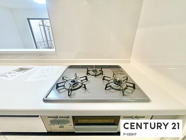三口ガスコンロで料理もはかどりますね！グリルもあります！