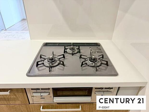三口ガスコンロで料理もはかどりますね！グリルもあります！