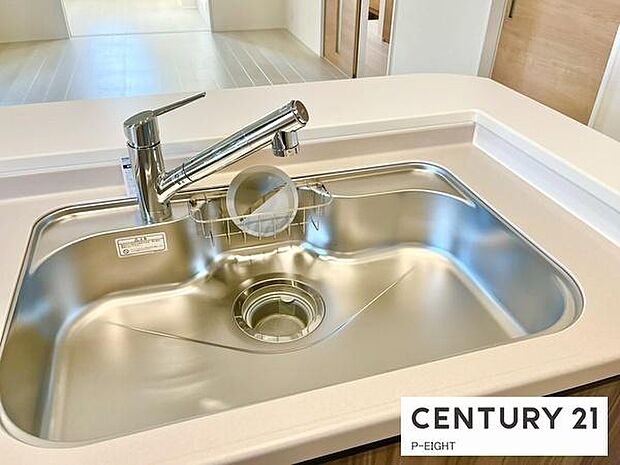 浄水器内蔵型のため、キッチン回りもスリムな印象です！