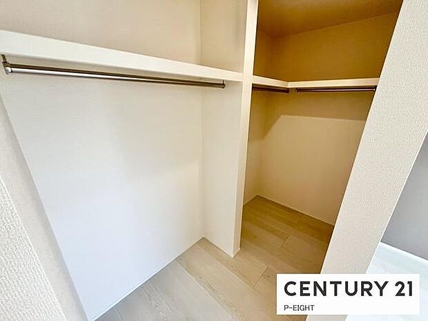 ウォークインクローゼットで楽々収納！